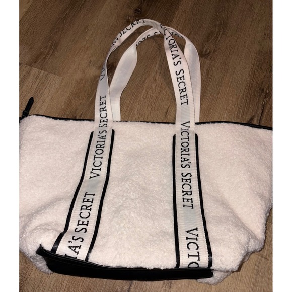 Victoria's Secret Sherpa Tote Bag Fuzzy Plush White‎ Black Trim - Picture 5 of 5